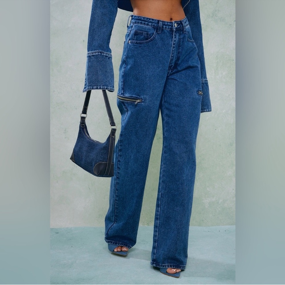 PrettyLittleThing Mid Blue Wash Zip Detail Jeans